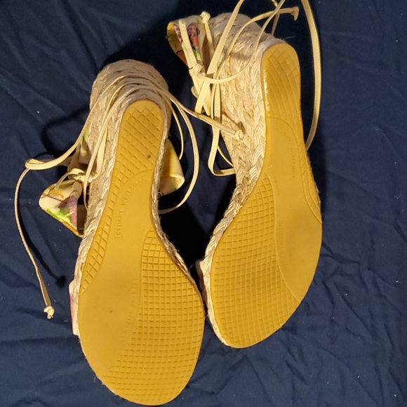 Stuart Weitzman Wedge Sandals size 8 - Picture 4 of 4